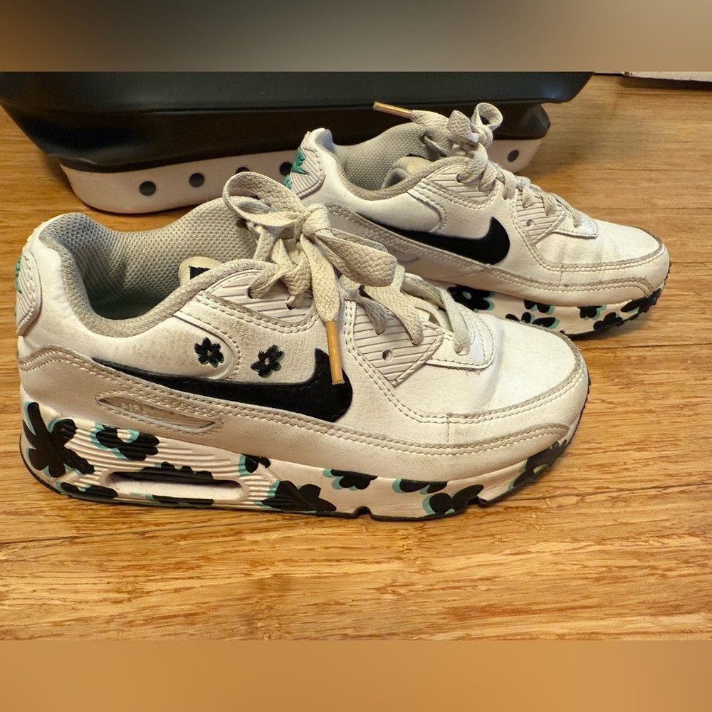 Nike air max kids 2Y - white & black sneakers